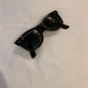 Ray Ban wayfarer tortoise shell sunglasses